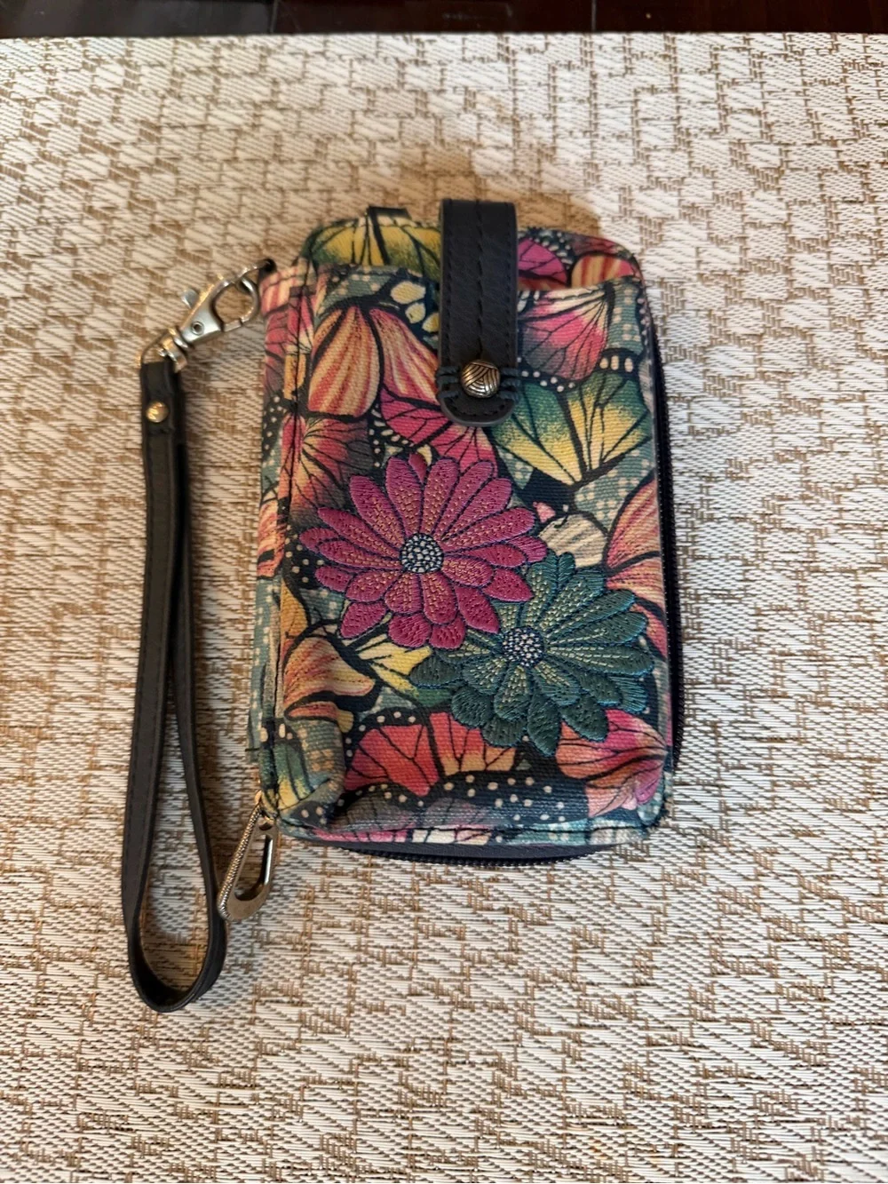 Sakroots Artist Circle collection wristlet wallet
